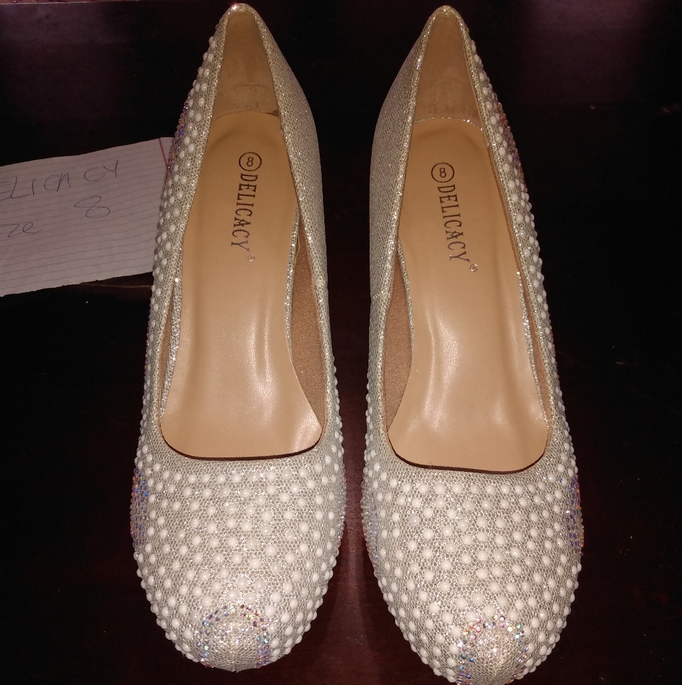 Delicacy size 8 heels